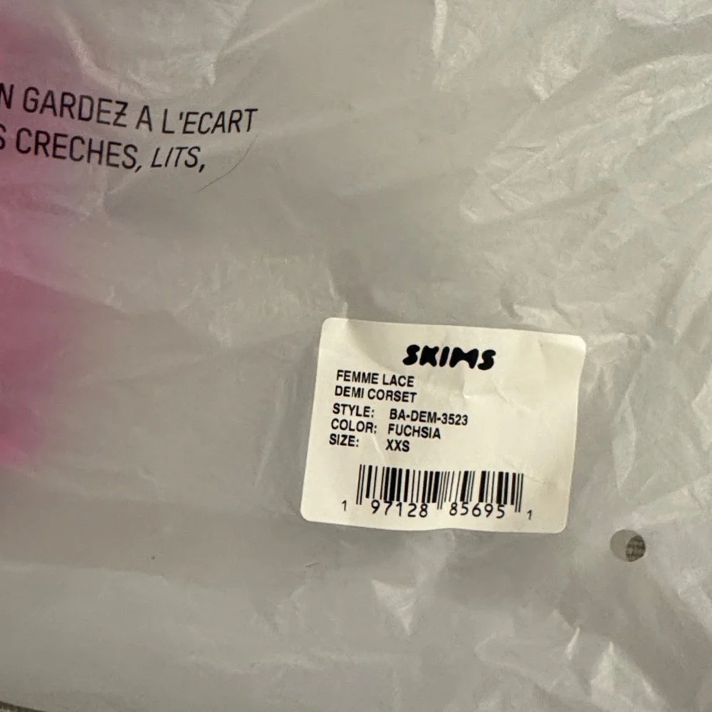 SKIMS LACE BALCONETTE CORSET | FUCHSIA - Picture 6 of 6